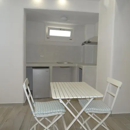 Guest house Naxos Oceamo 2*