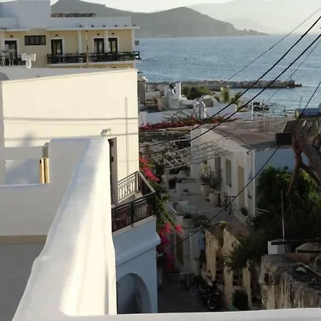 Naxos Oceamo בית הארחה 4*