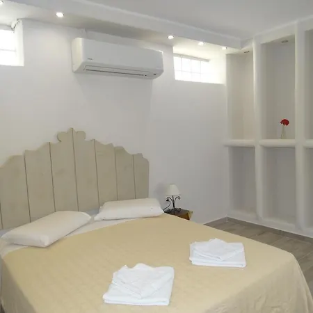 Naxos Oceamo בית הארחה Naxos City