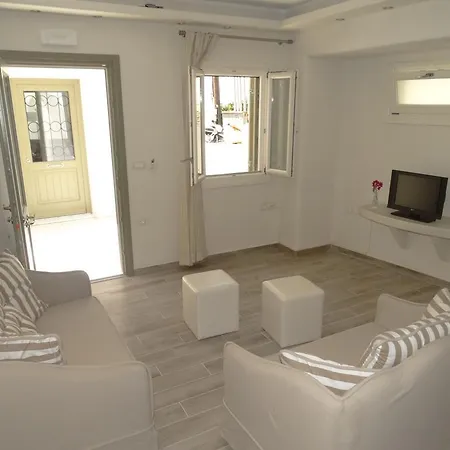 Naxos Oceamo בית הארחה 4*