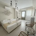 Pensjonat Naxos Oceamo 4*